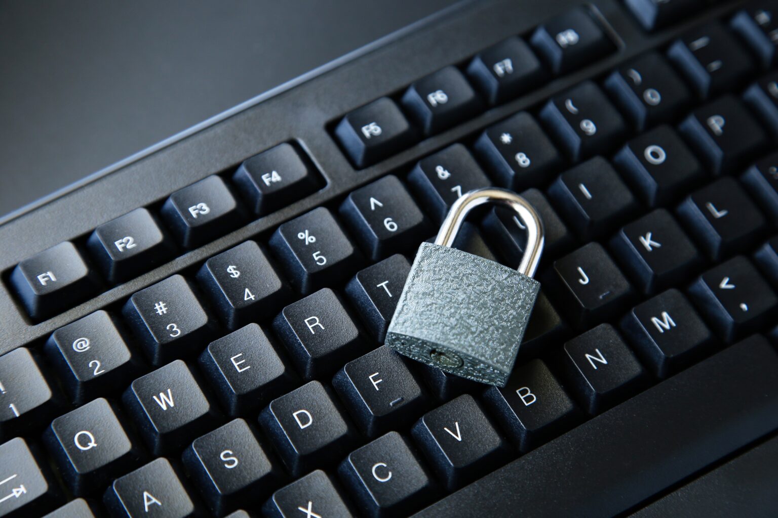 LGPD, marketing digital, proteção de dados, segurança jurídica, direito empresarial, compliance digital, privacidade online, consentimento de dados, DPO, governança corporativa, campanhas digitais, autoridade nacional de proteção de dados