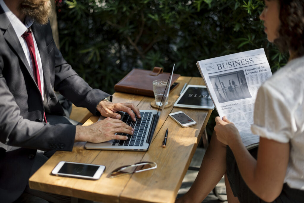 O Impacto das Fake News em Empresas Medidas Jurídicas para Proteger sua Marca