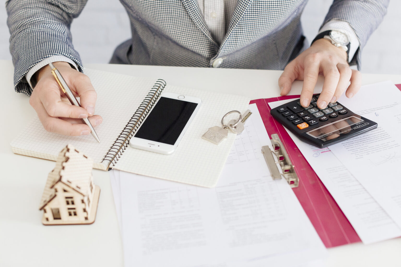 Venda de Imóveis em Nome Próprio: Quando Pode Gerar Risco Fiscal e Como Evitar Problemas com a Receita